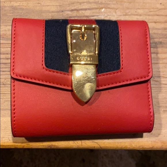 Authentic Gucci Sylvie Wallet - Picture 2 of 9